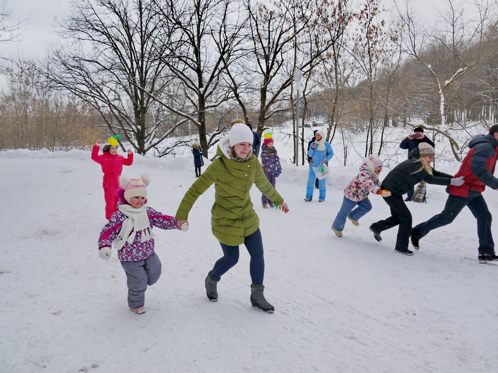 День здоровье зимний. Зимний день здоровья. Состязания в детском саду на улице зима. День здоровья в детском саду зимой.